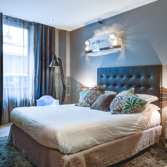 https://www.zehotel.fr/wp-content/uploads/2016/05/chambre-Ze-Hotel-MadeinParis-1-540x540.jpg