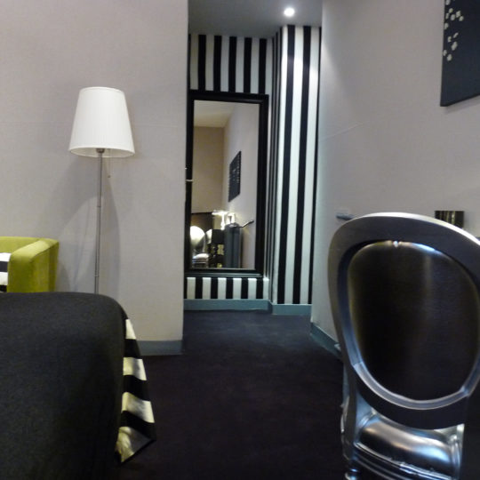 https://www.zehotel.fr/wp-content/uploads/2016/05/chambre4-Ze-Hotel-MadeinParis-540x540.jpg
