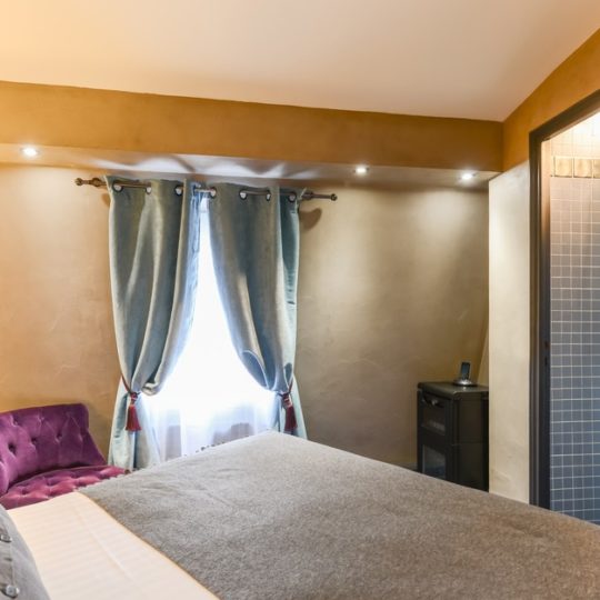 https://www.zehotel.fr/wp-content/uploads/2016/05/paris_hotel_tour_d_auverg_311758_JUL_9739-540x540.jpg